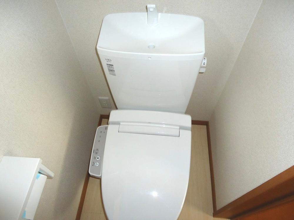 Toilet. Indoor (12 May 2013) Shooting