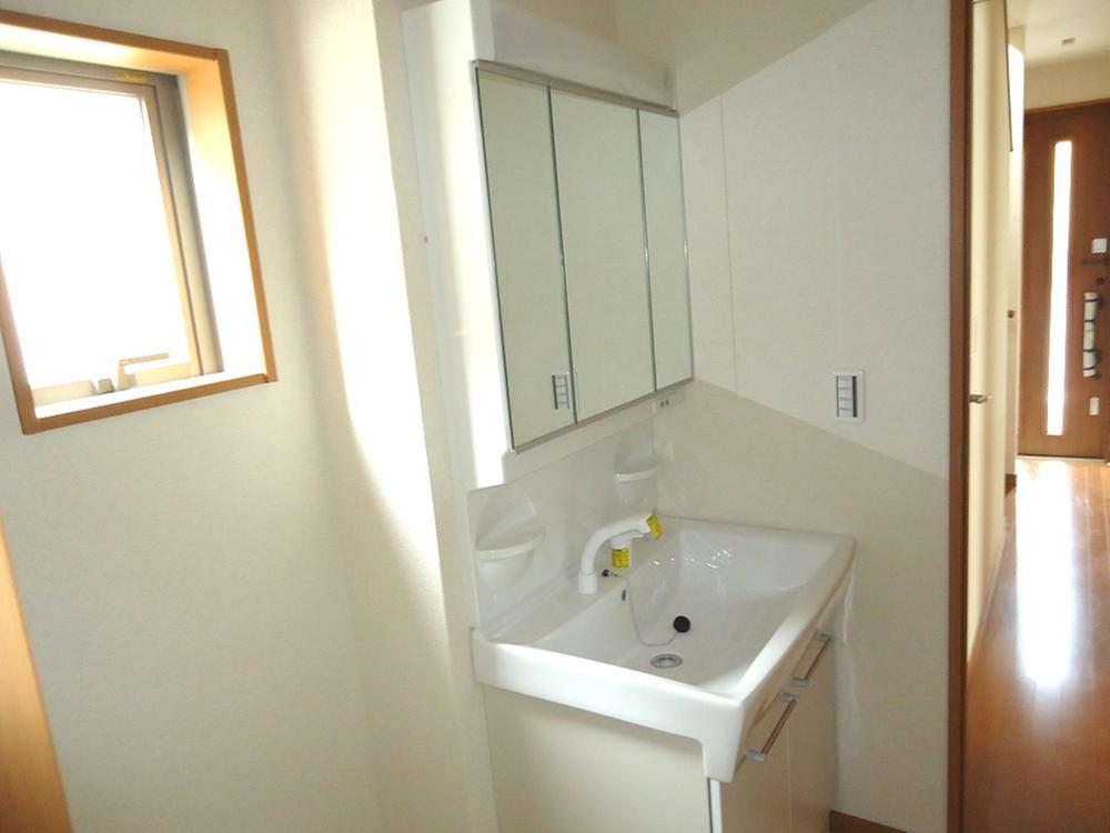 Wash basin, toilet. Indoor (12 May 2013) Shooting