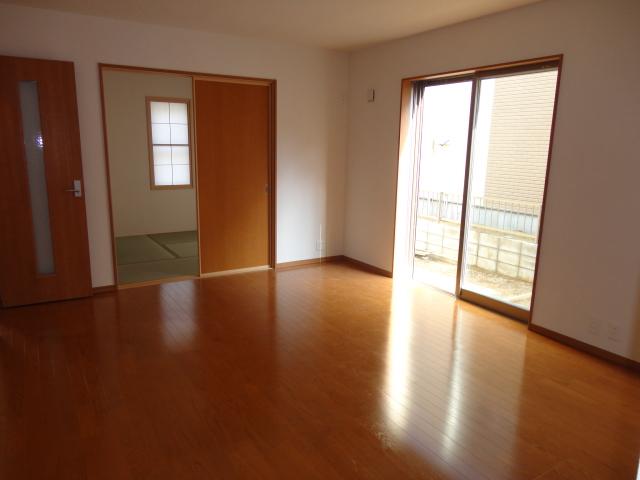 Same specifications photos (living)