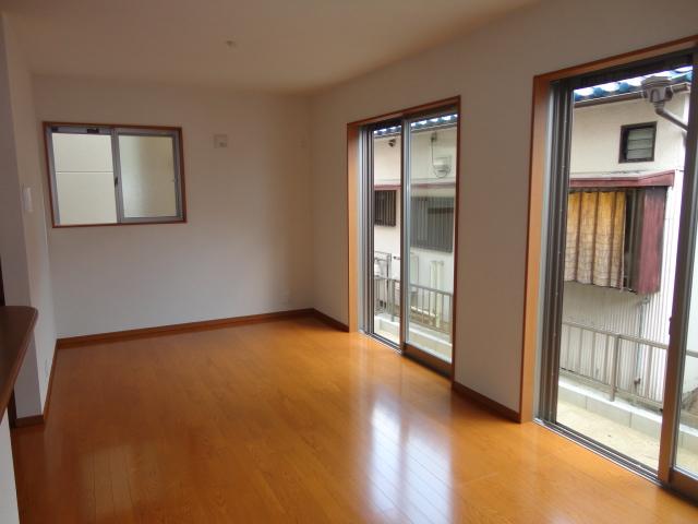 Same specifications photos (living)