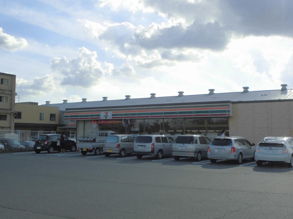 Convenience store. Seven-Eleven Owariasahi Karijukushin the town shop A 4-minute walk     250m to