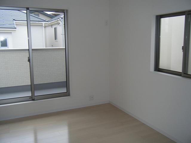 Other. Second floor living room complete image All room is a pair of glass used! 