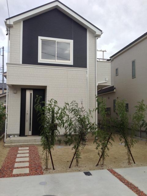 Local appearance photo. 1 Building. 