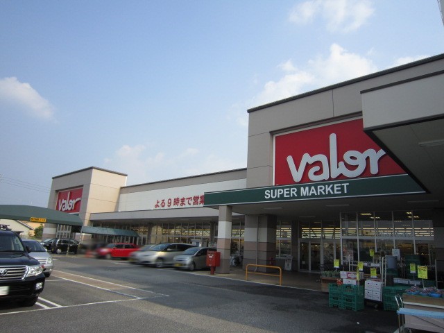 Supermarket. 1750m to Barrow Shiroyama store (Super)