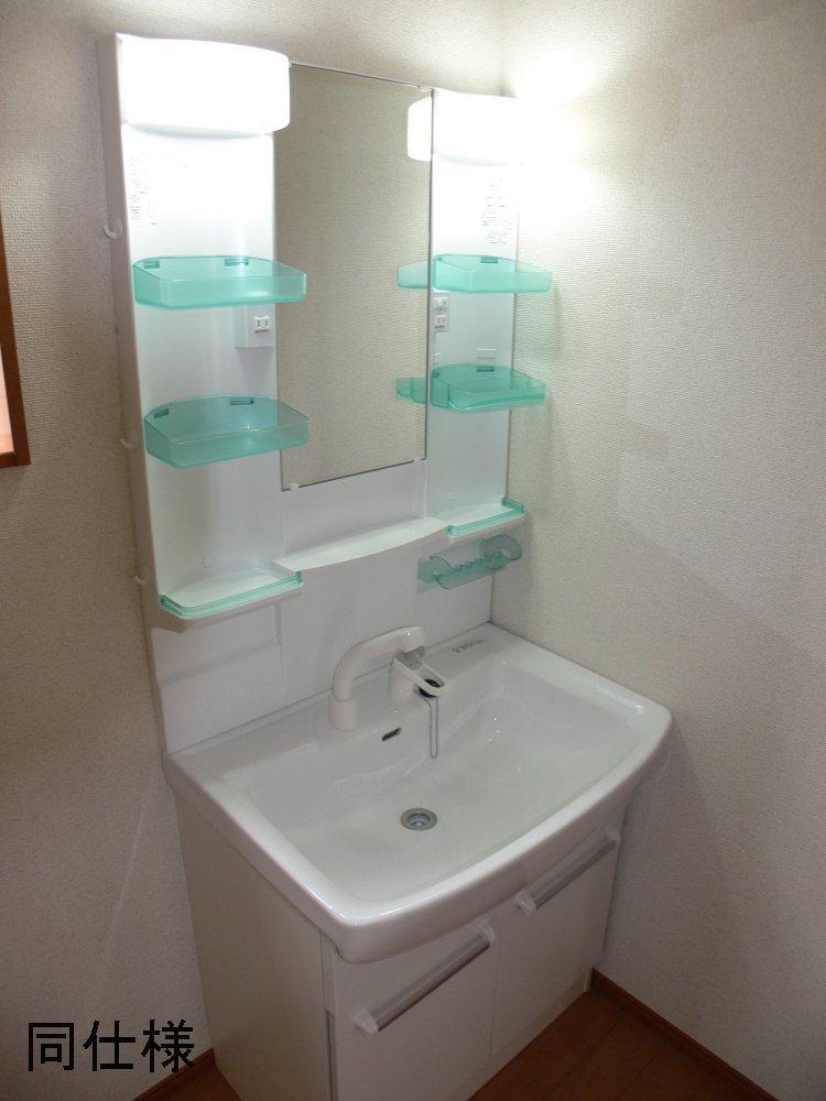 Other. Image is a photograph. It is different from the actual building. 