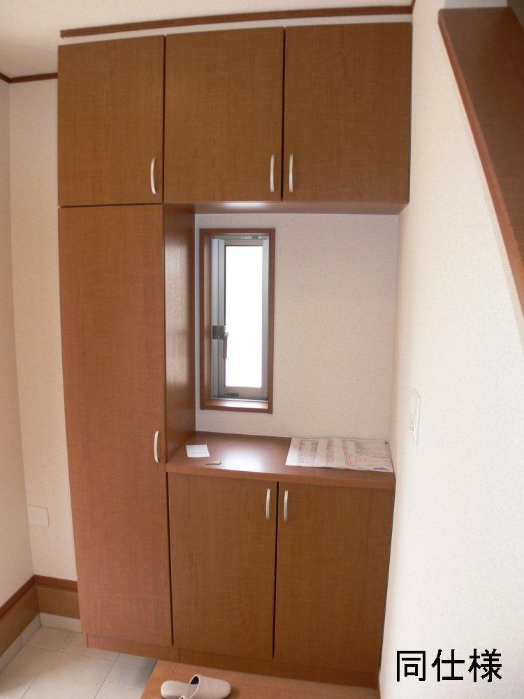 Other. Image is a photograph. It is different from the actual building. 