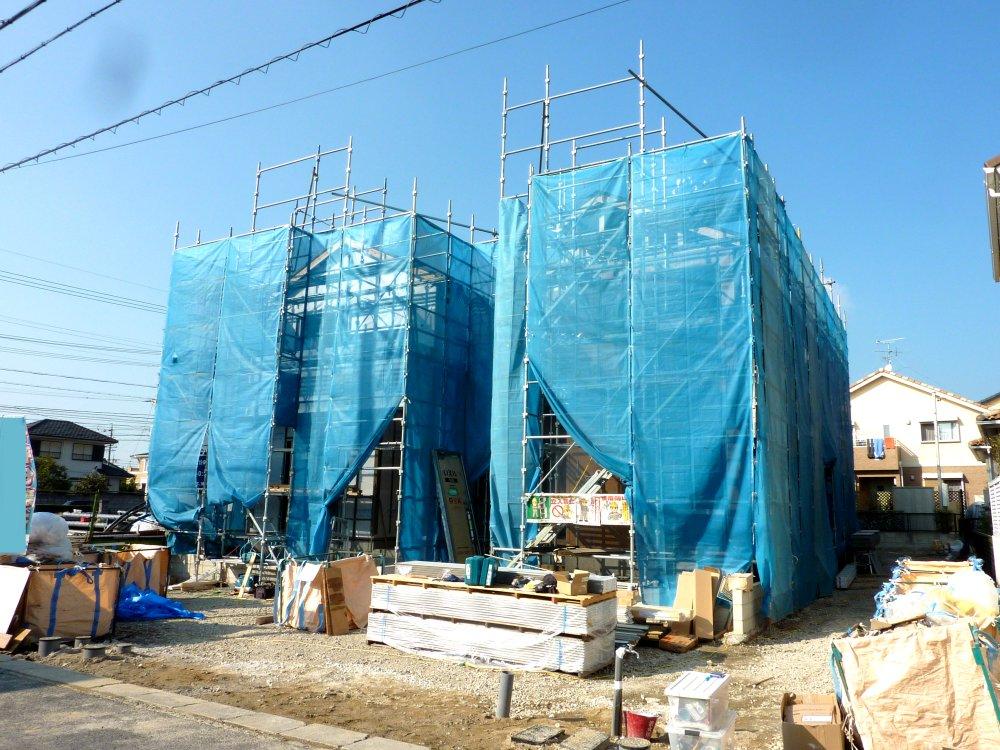 Local photos, including front road. Set (11 May 2013) Shooting