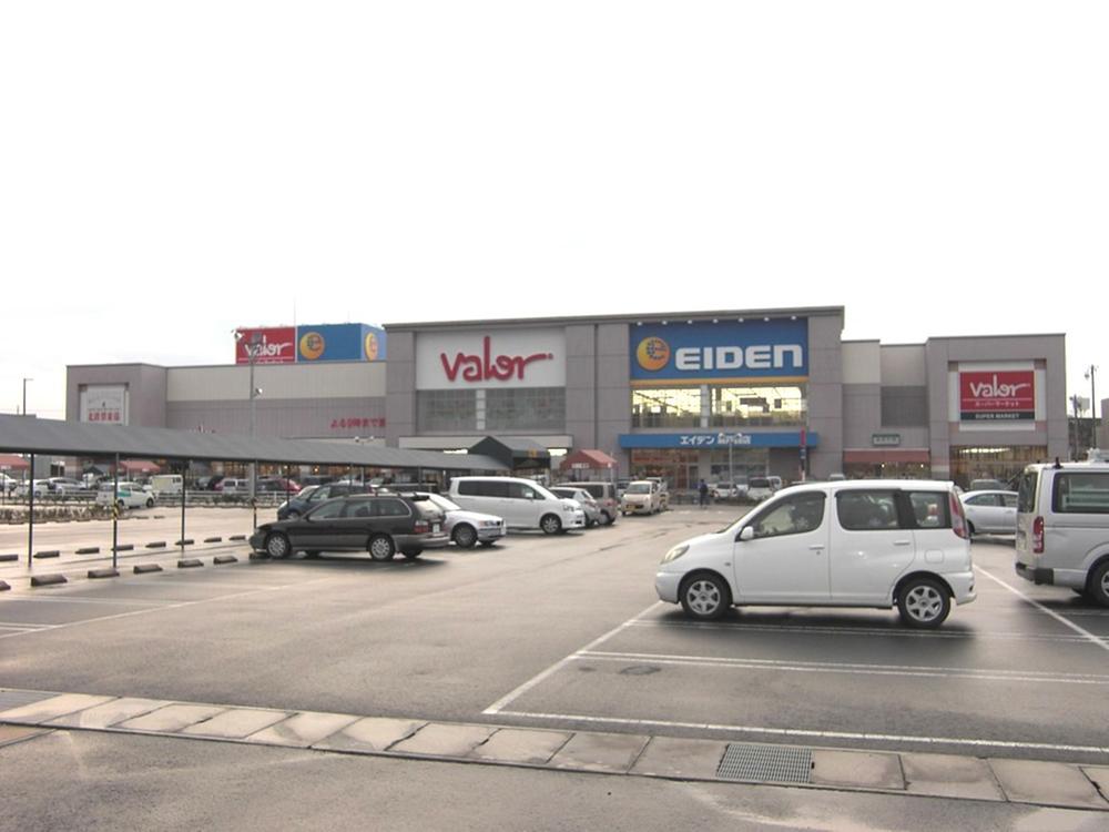 Supermarket. 750m to Barrow