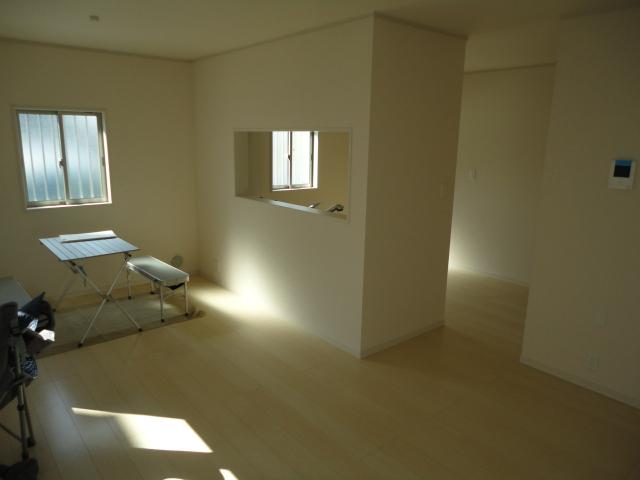 Same specifications photos (living)