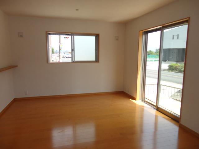 Same specifications photos (living)