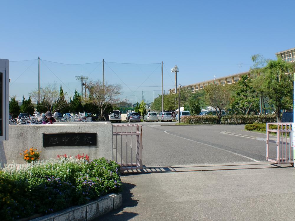 Junior high school. Owariasahi TatsuAsahi until junior high school 1210m