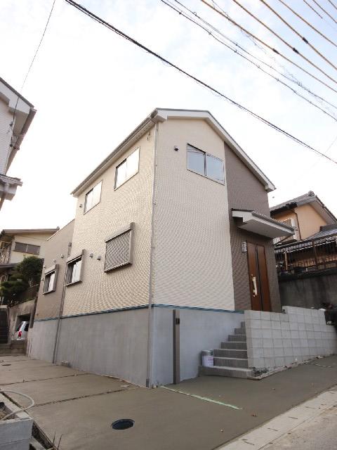 Local photos, including front road. Local photos, including the front road