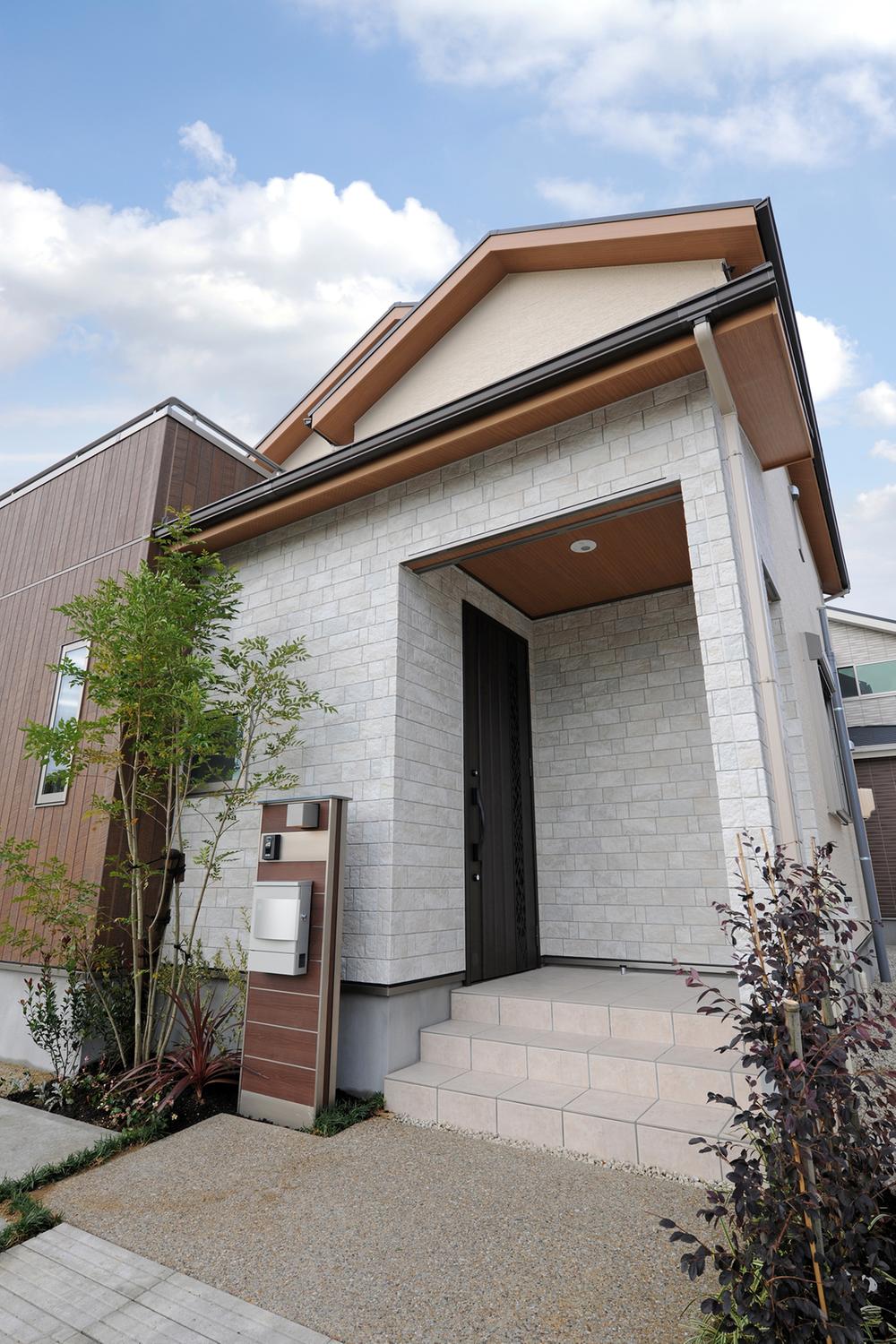 Local appearance photo. Local (11 May 2013) Shooting