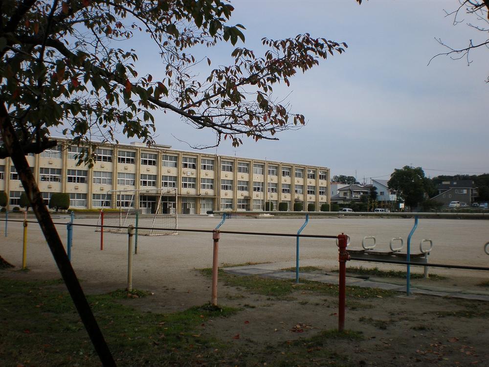 Primary school. Shiroyama until elementary school 330m