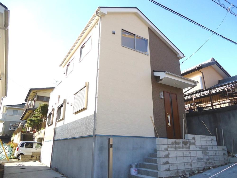 Local appearance photo. Local (12 May 2013) Shooting