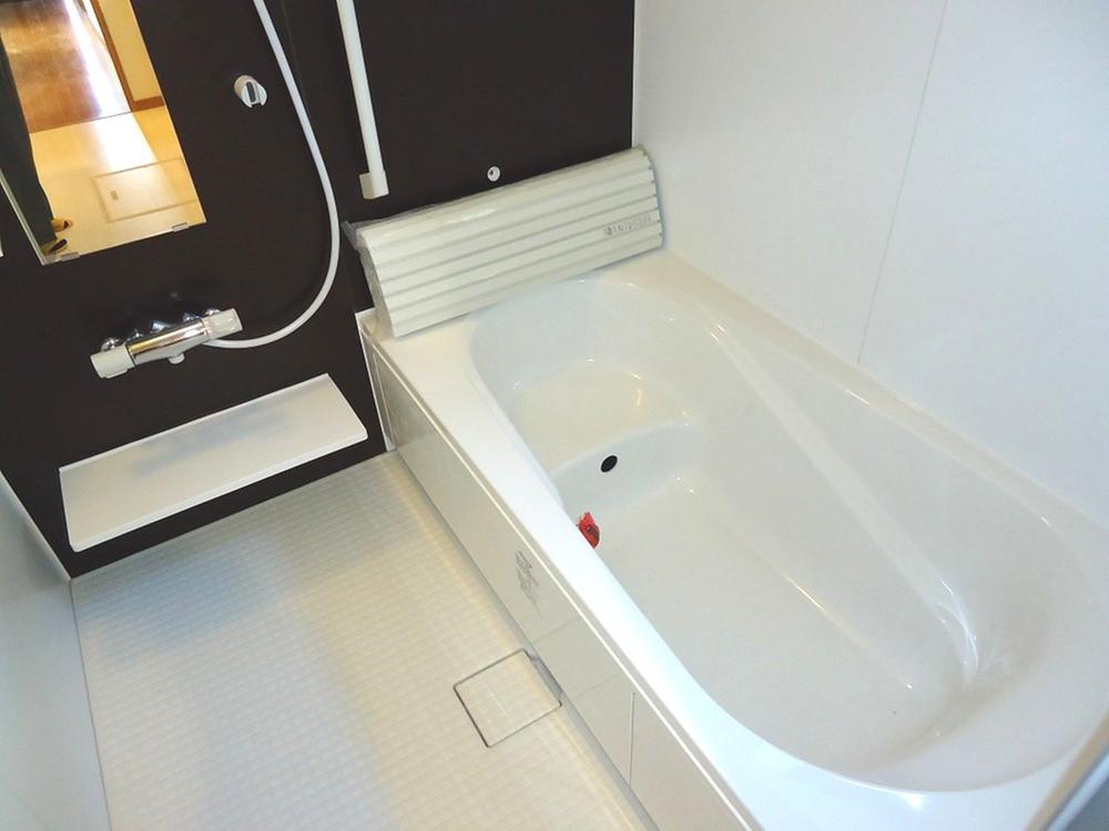 Bathroom. Indoor (12 May 2013) Shooting