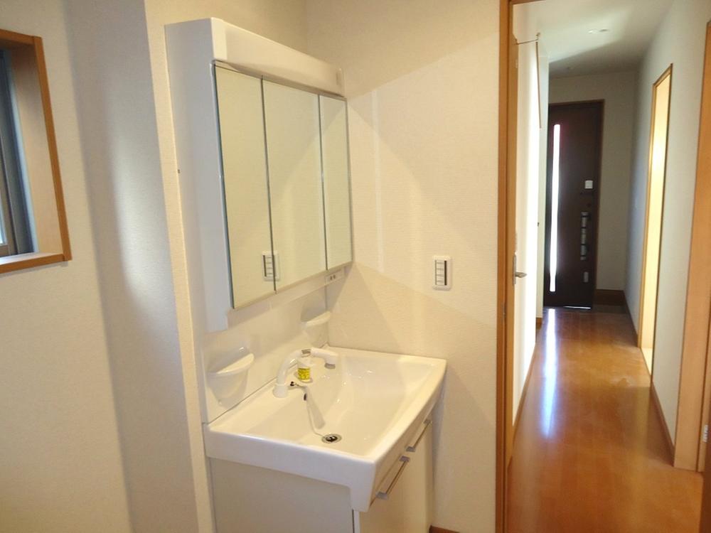 Wash basin, toilet. Indoor (12 May 2013) Shooting