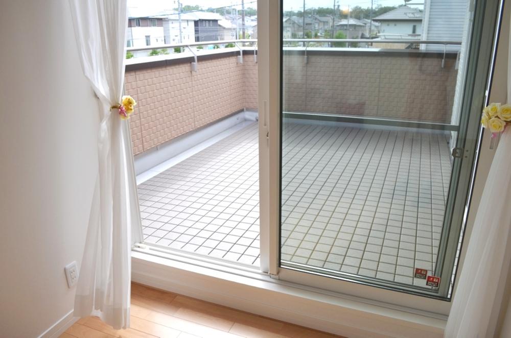 Balcony. Second floor balcony. Wide balcony facing the main bedroom and Western is, Or dry the laundry, Little gardening space. 2013 September shooting