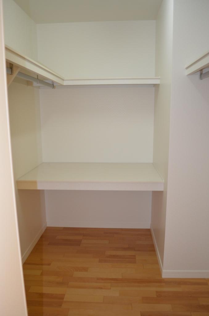 Other Equipment. Spacious walk-in closet of 2.7 quires to the main bedroom. 