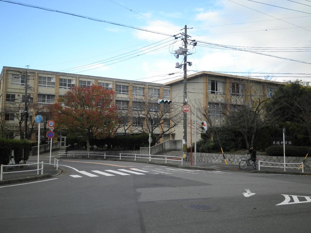 Junior high school. 350m to Seto City light Ling Junior High School