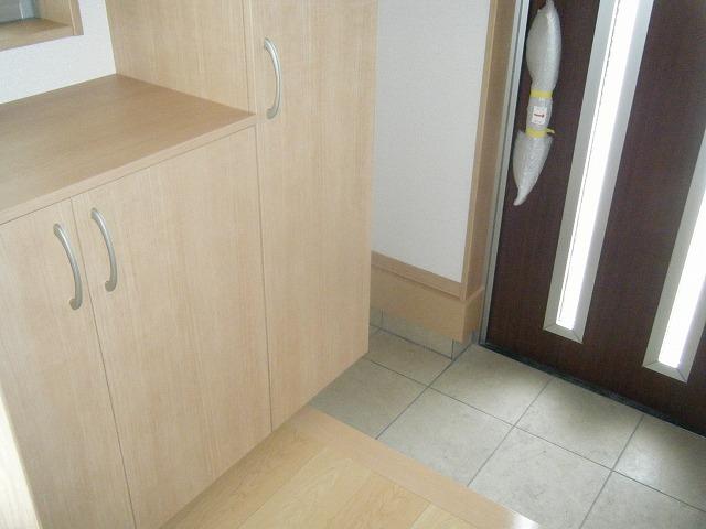 Other. Entrance complete image Thor type of shoe closet! ! 