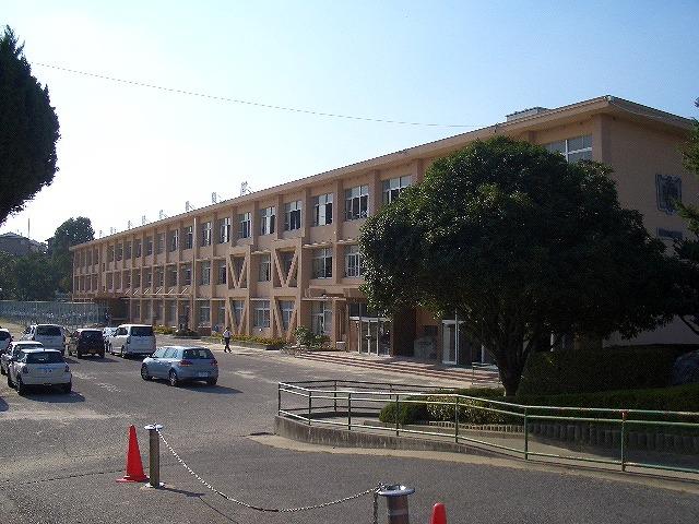Junior high school. 2800m to Nanshan Middle School