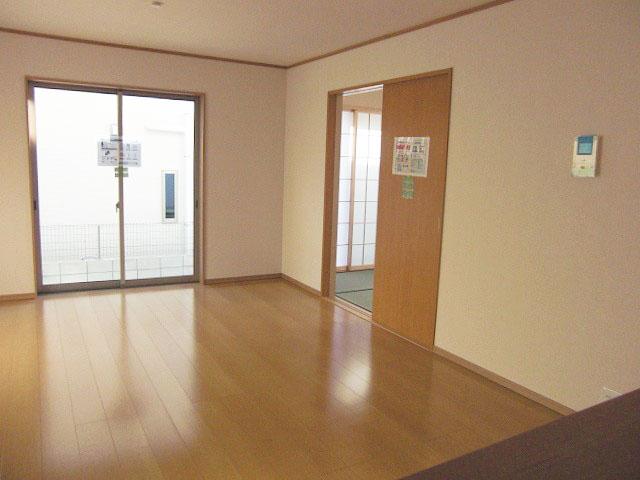 Other. Living completed image Spacious Japanese-style room is adjacent to the 16 Pledge of living, This open floor plan! ! 