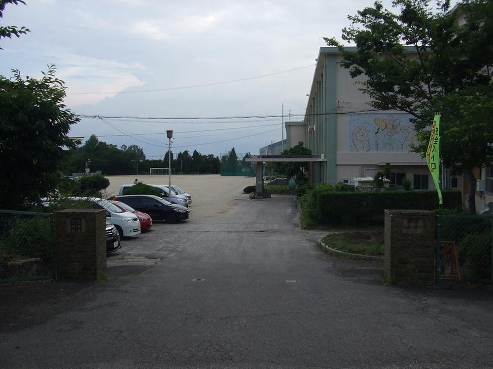 Primary school. Nagane until elementary school 710m