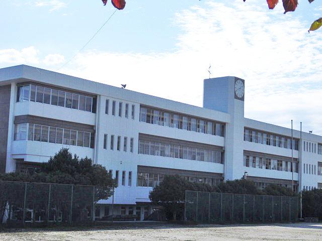 Junior high school. 610m to Seto City Motoyama junior high school