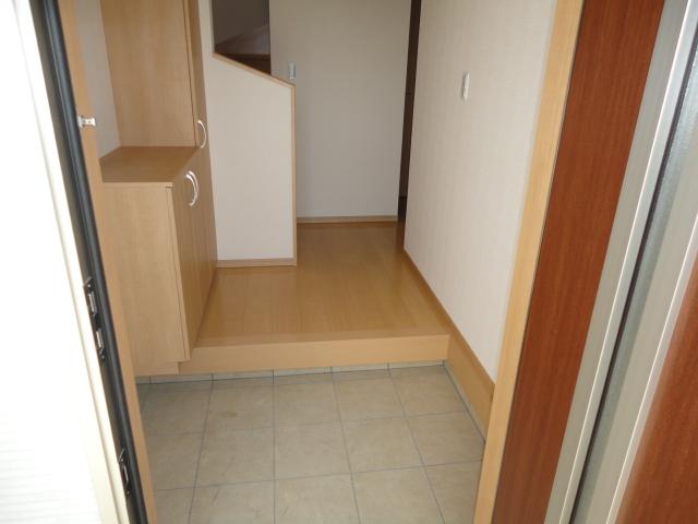 Entrance. Same specifications