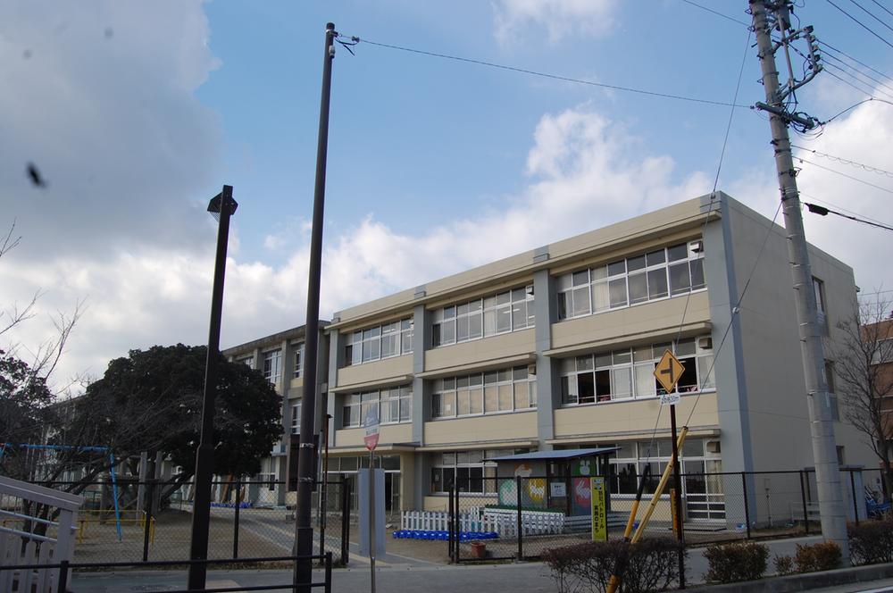Primary school. 830m until Seto Municipal Higashiyama Elementary School