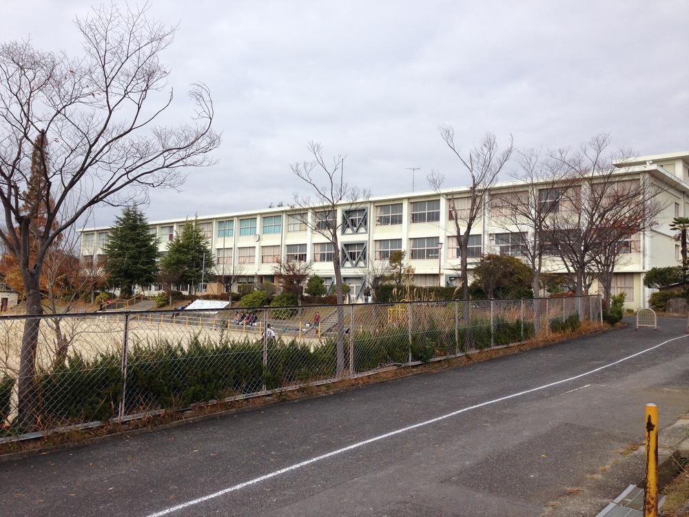 Primary school. 165m until Seto Municipal Shenzhen elementary school