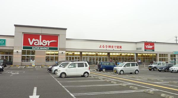 Supermarket. 900m to Barrow Shinano shop