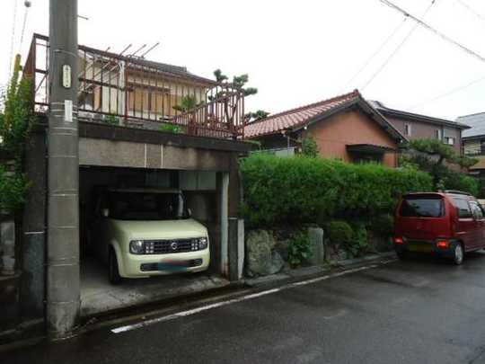 Local land photo. There current state building, Built-in car space one Bun'yu (dismantling vacant lot passes)