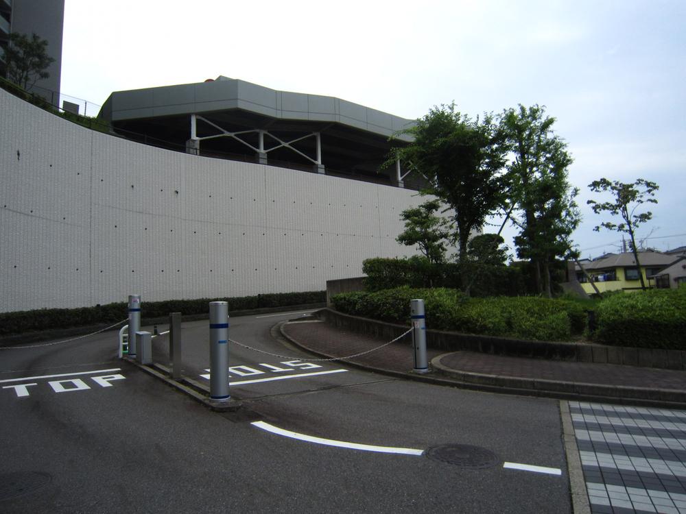 Other common areas. Parking taken from Entrance, It has a self-propelled multi-storey car park. (July 2012)