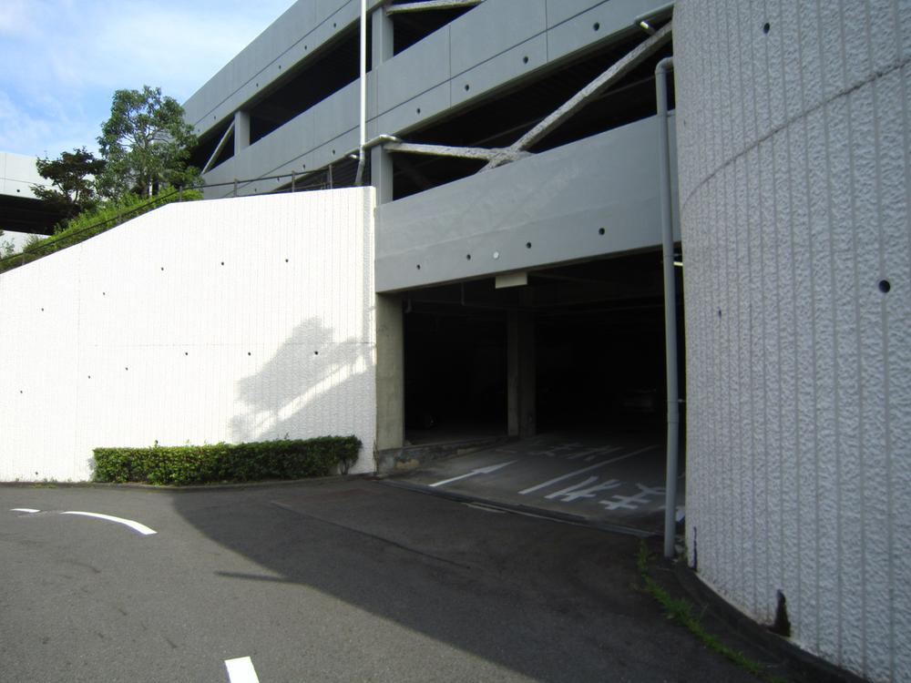 Parking lot. Entrance shot in multi-storey car park (July 2012)