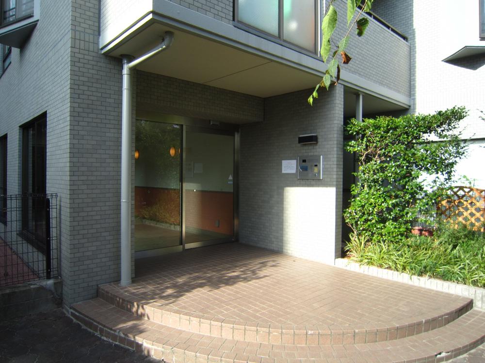 Entrance. Building south of the sub entrance shooting (July 2012)