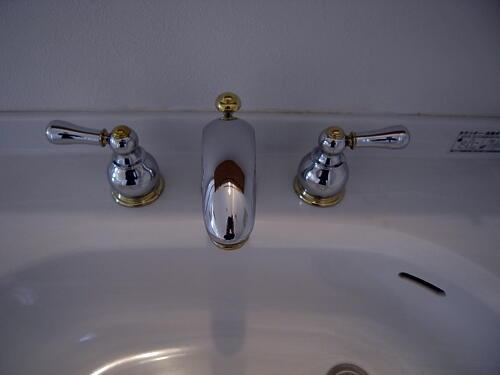 Wash basin, toilet. Retro faucet