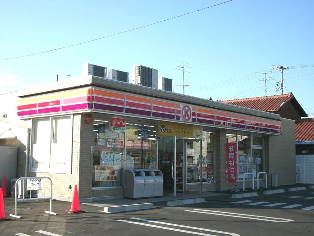 Convenience store. 740m to Circle K