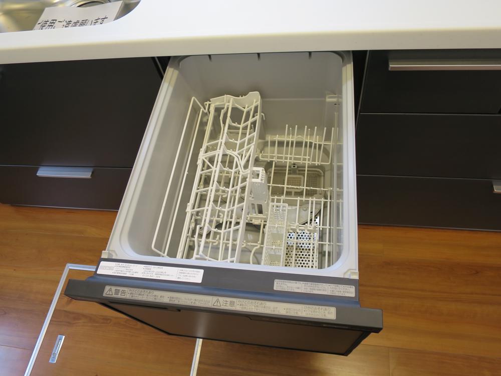 Kitchen. It is equipped with a dishwasher