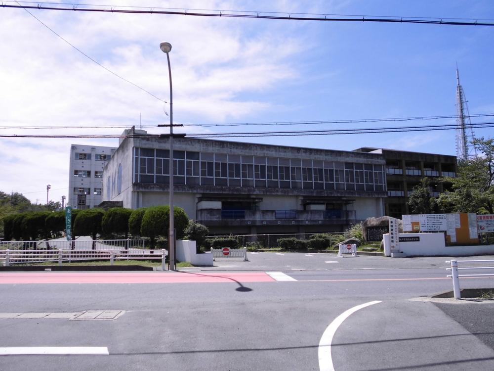 Junior high school. Hatayama 2170m until junior high school