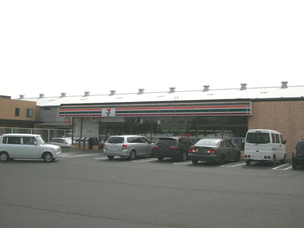 Convenience store. 210m to Seven-Eleven
