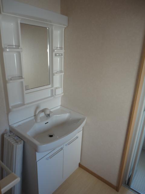 Wash basin, toilet. Same specifications