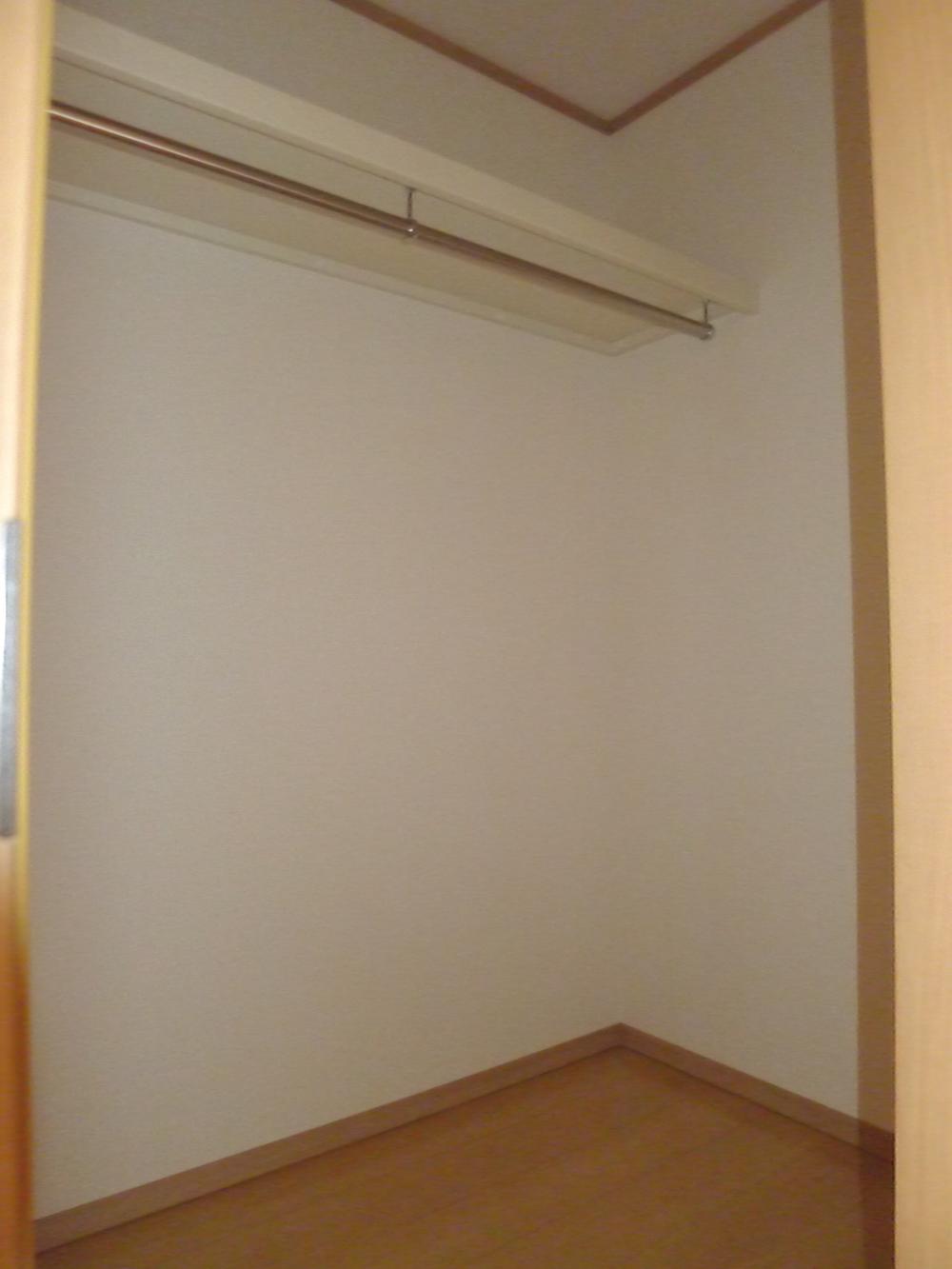 Same specifications photos (Other introspection). Walk-in closet Example of construction