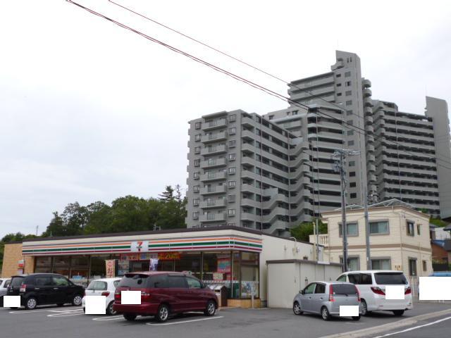 Convenience store. We are open 318m 24 hours until the Seven-Eleven Seto Kitamatsuyama the town shop.