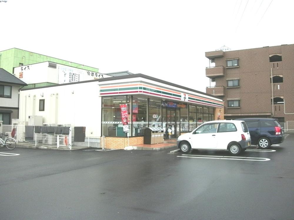 Convenience store. 360m to Seven-Eleven
