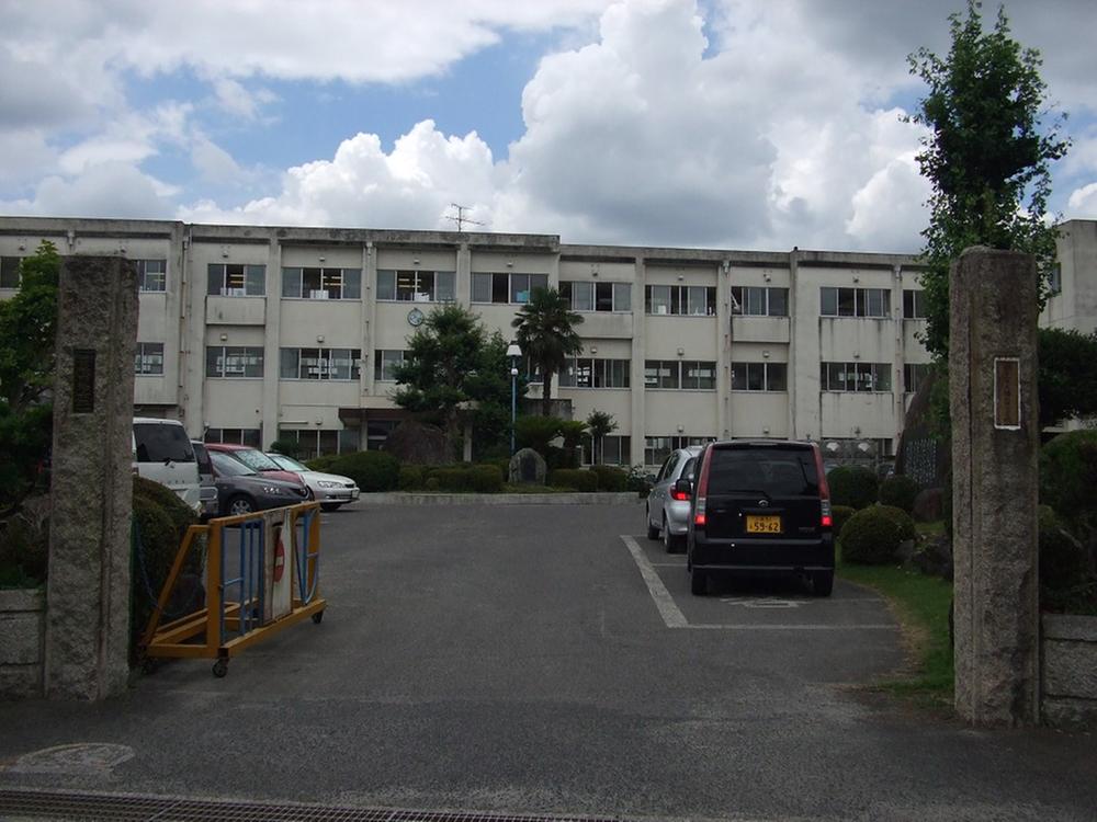 Primary school. Hatayama until Nishi Elementary School 1500m