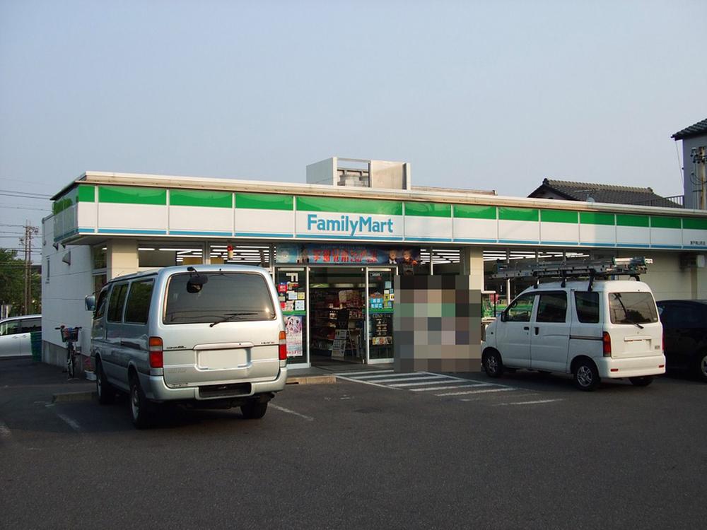 Convenience store. 580m to FamilyMart
