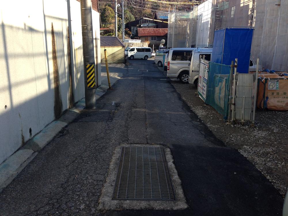 Local photos, including front road. Frontal road