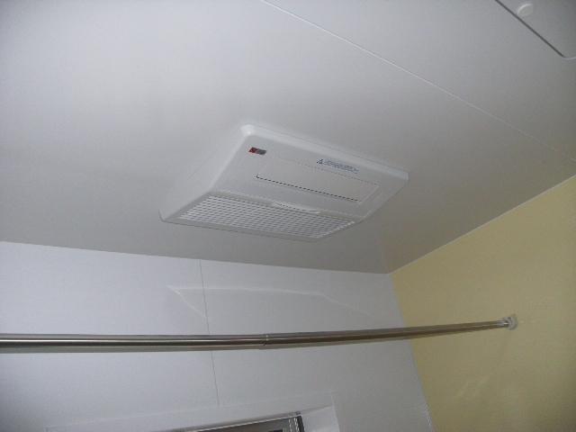 Same specifications photo (bathroom). Example of construction Bathroom heating dryer